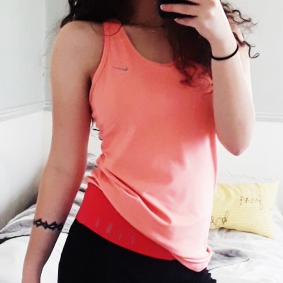 LIKE FOR PRICE DROP Peach Nike Workout Tank Medium - Picture 6 of 6